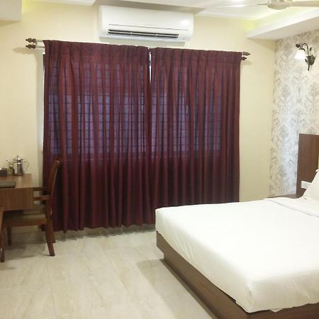 Hotel Mahalakshmi Residency 콜루루 외부 사진