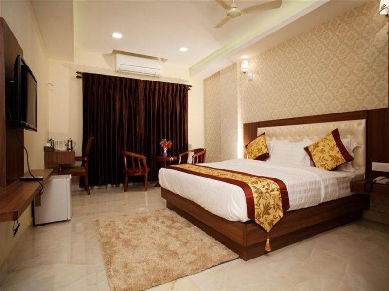 Hotel Mahalakshmi Residency 콜루루 외부 사진
