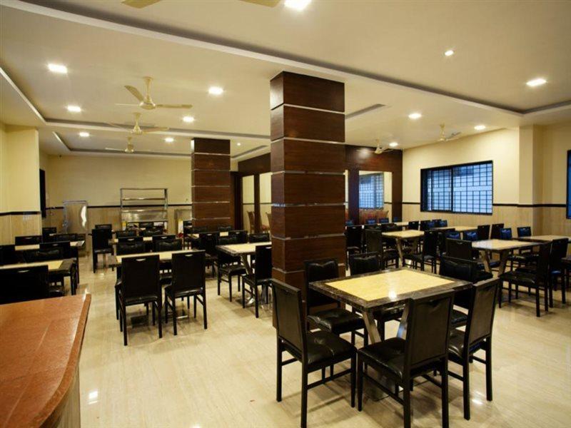 Hotel Mahalakshmi Residency 콜루루 외부 사진
