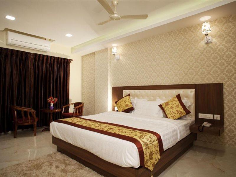 Hotel Mahalakshmi Residency 콜루루 외부 사진
