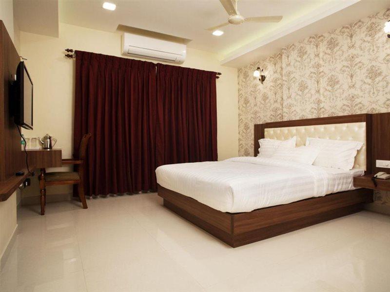Hotel Mahalakshmi Residency 콜루루 외부 사진