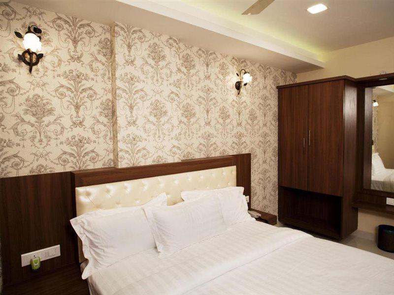 Hotel Mahalakshmi Residency 콜루루 외부 사진