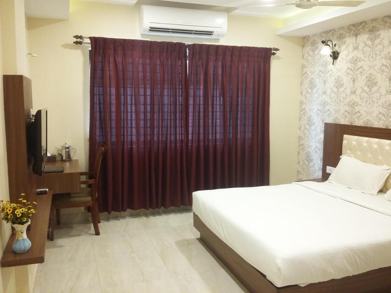 Hotel Mahalakshmi Residency 콜루루 외부 사진